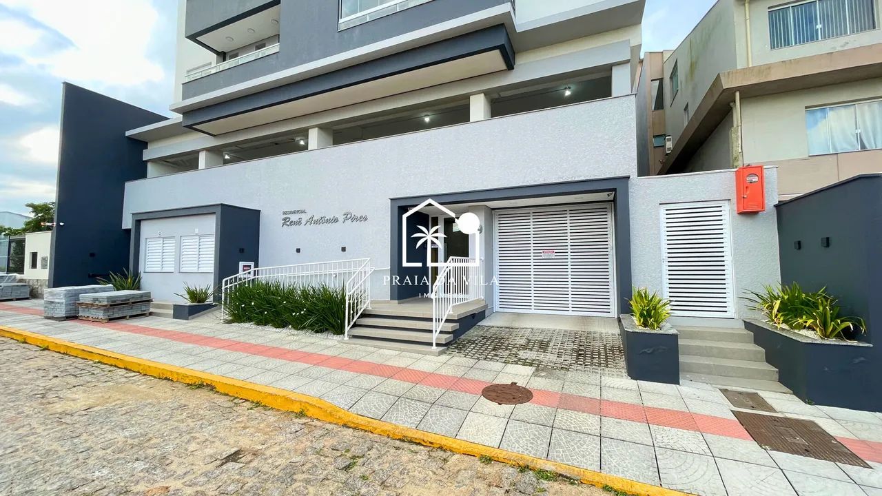 Apartamento com Móveis Sob Medida e a 450 Metros da Praia da Vila - Foto 2