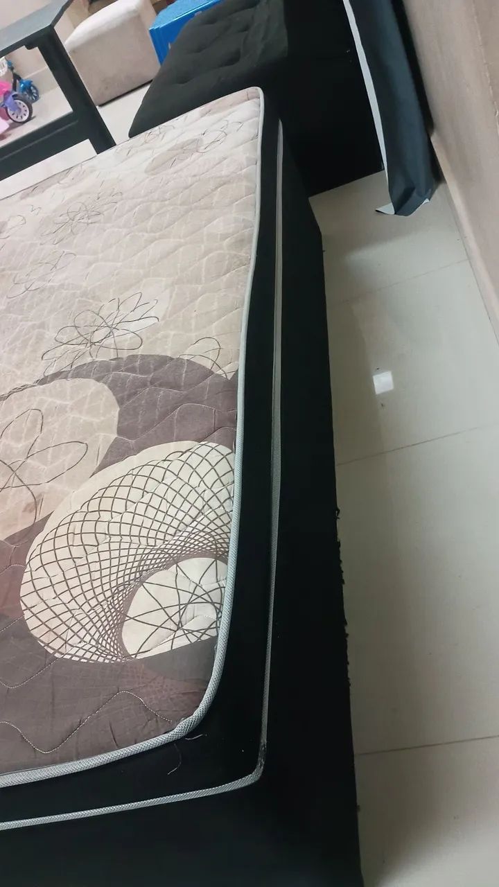 Cama, sofá e mesa - Foto 2
