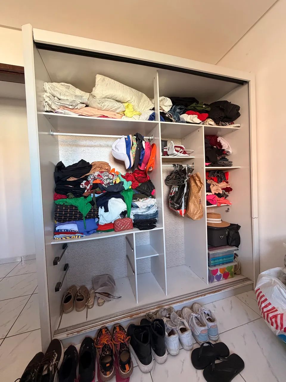 Guarda roupa para doação 