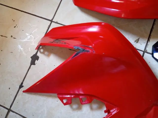 Vendo carenagens da cb 300 f - Foto 4