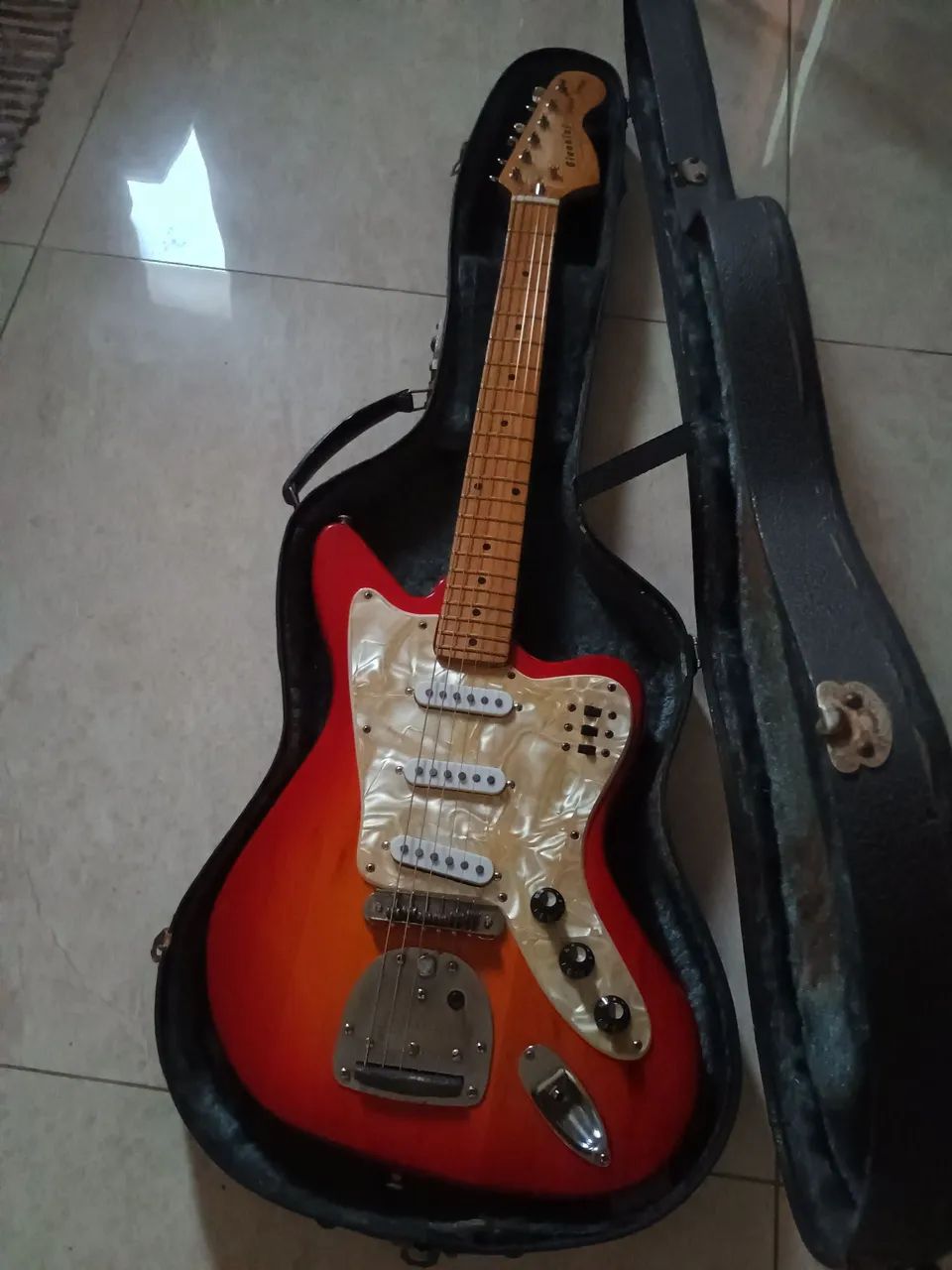 Guitarra Giannini Supersonic 