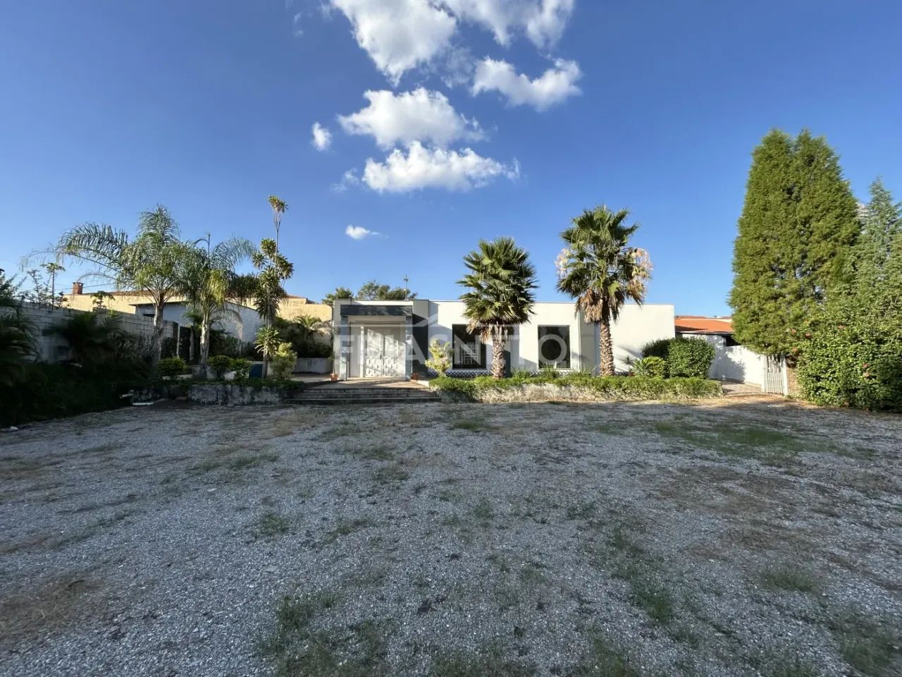 Imóvel Residencial com Vocação para Comercial - Espaçoso com +20 Vagas - Foto 2