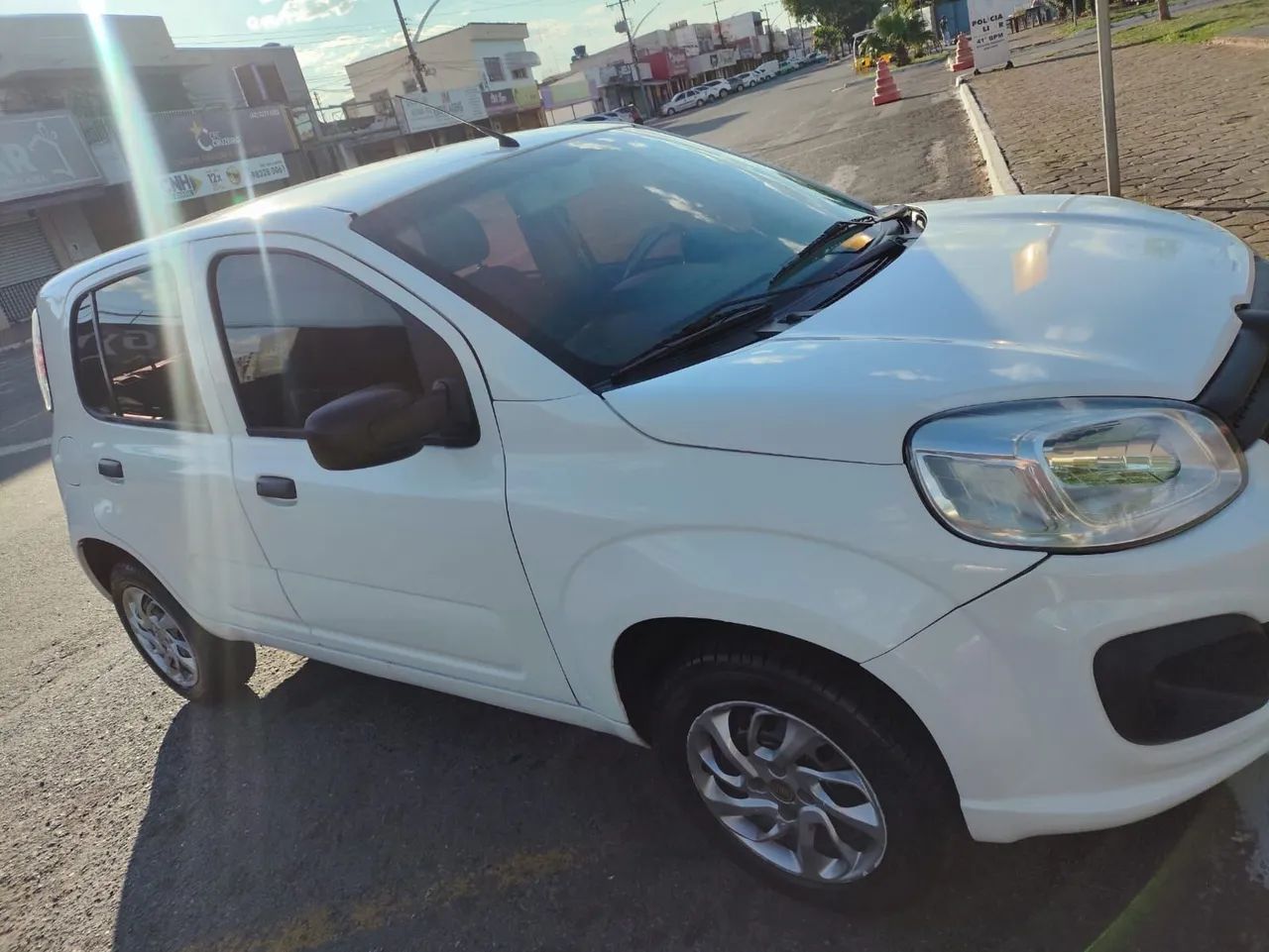 Fiat Uno Attractive 1.0 EVO Fire Flex 8V 5P 2021 - Foto 2
