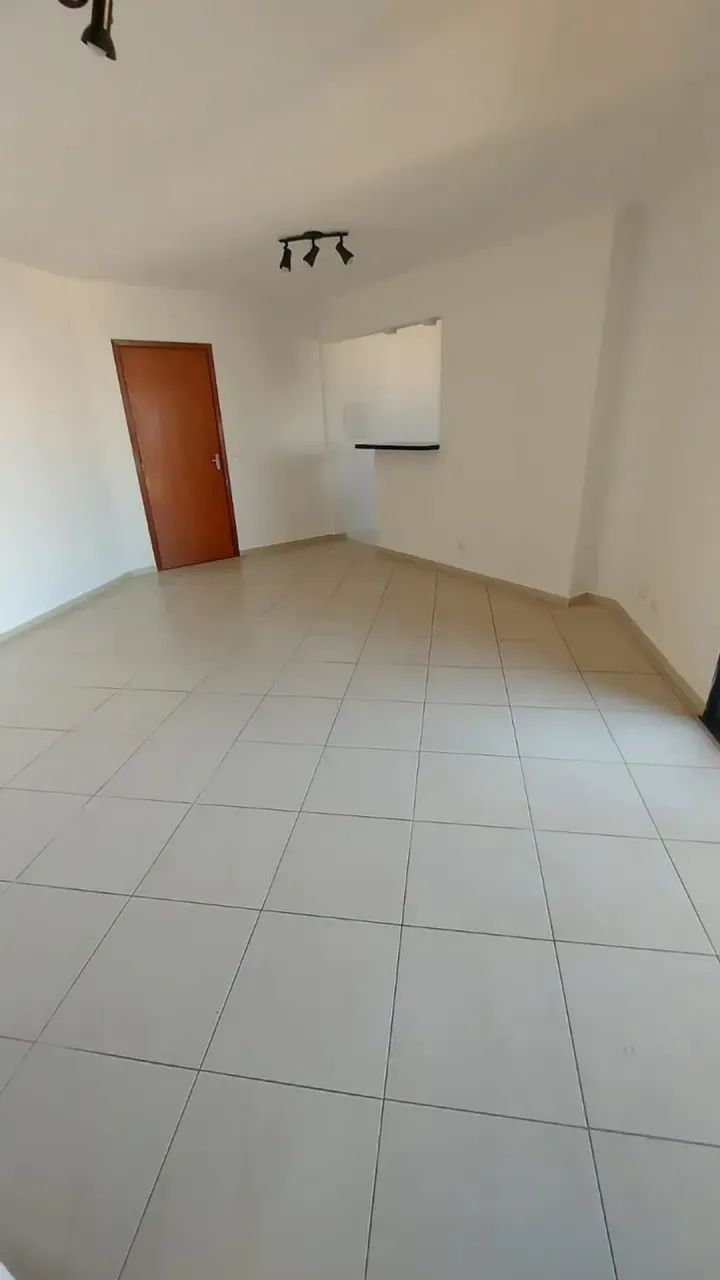 Imóvel para aluguel possui 72 metros quadrados com 2 quartos - Foto 2