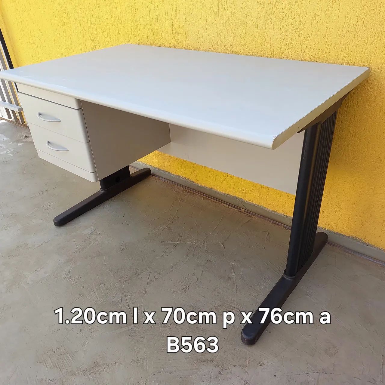 Mesa escritório com gavetas - Foto 2