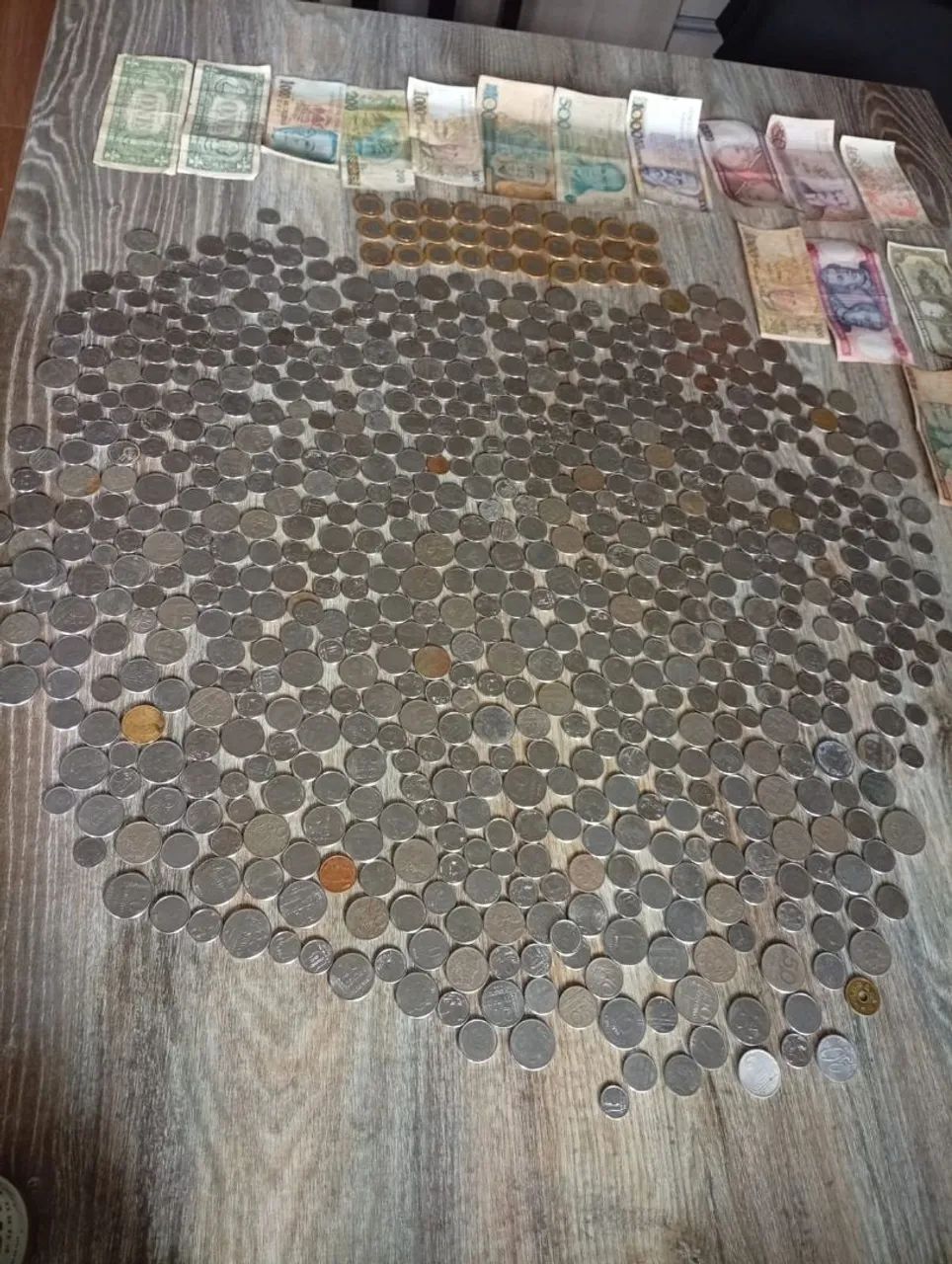 Moedas antigas, comemorativas e cédulas antigas 