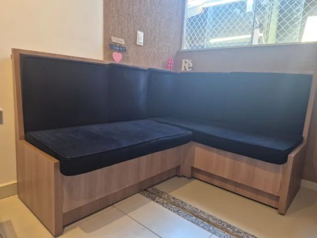 Canto alemão estofado com mesa - em otimo estado