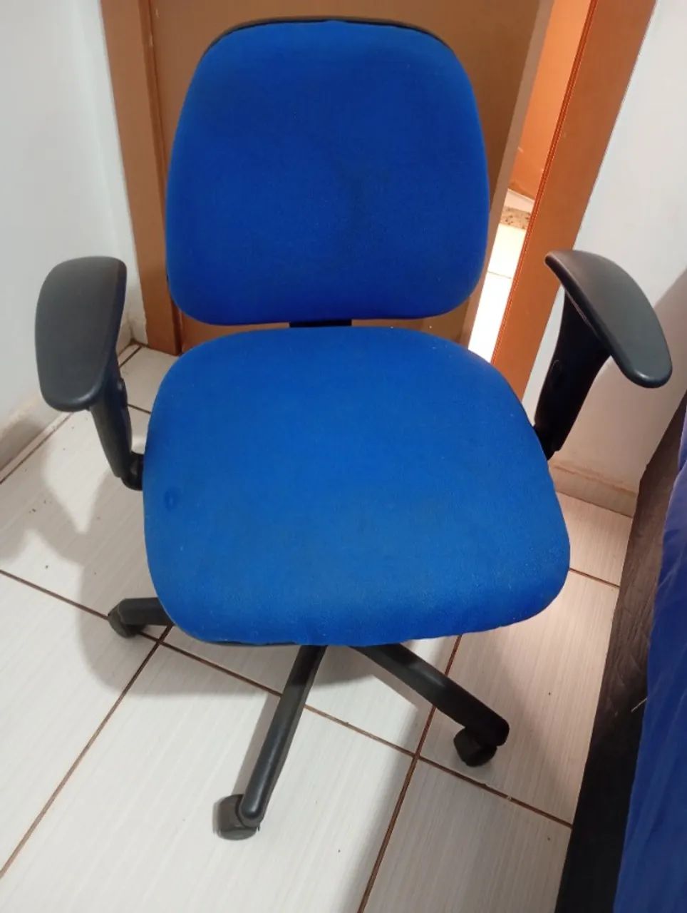 Ótimo cadeira!100,00 Reais. Faço entrega no Valparaíso.