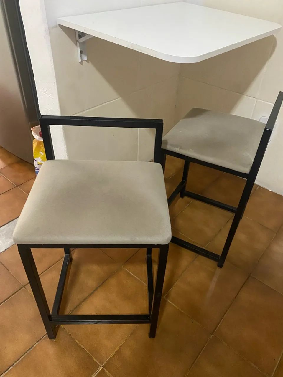 Mesa dobrável com dois bancos  - Foto 4