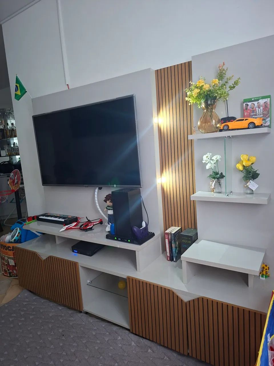 Vendo Estante Home Teather 210m Off White, com led e suporta tv ate 55 polegadas, 870,00 - Foto 2