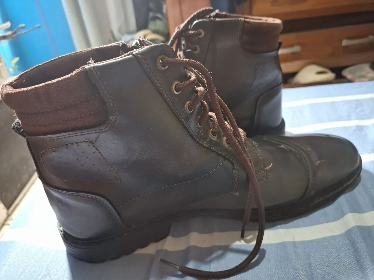 Bota cano média couro bom estado. 44 - Foto 4