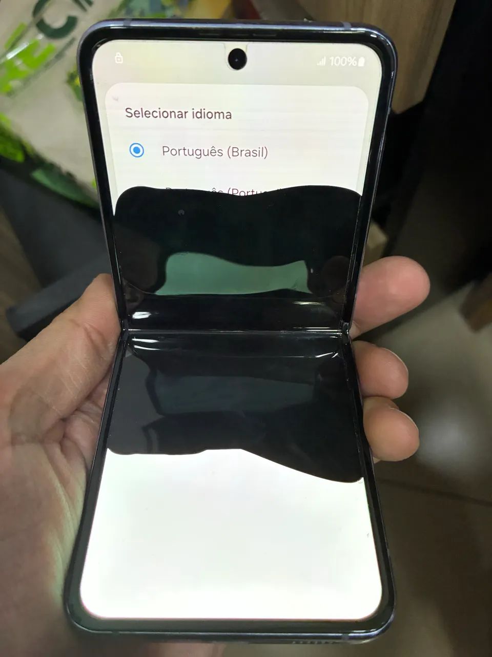 Galaxy Z Flip 4 128 gb azul  com defeito - Foto 2