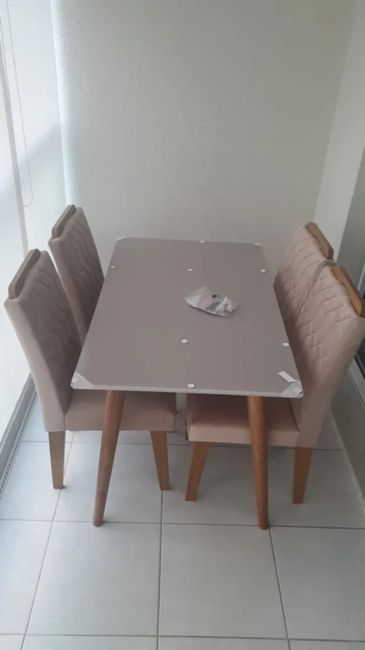 Mesa de Jantar Retangular + 4 Cadeiras - Foto 2