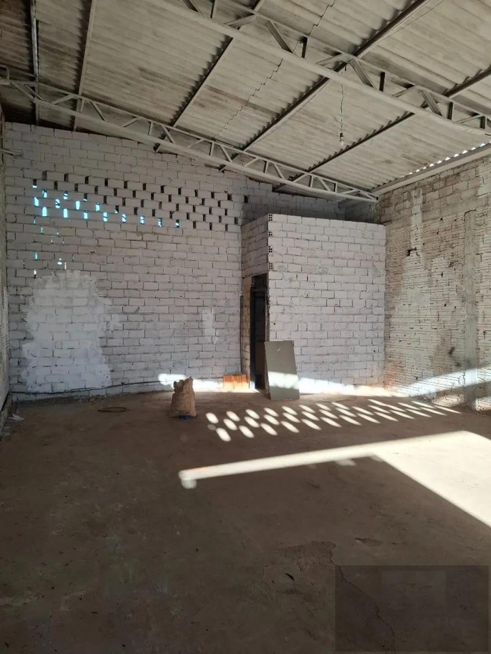Galpão para locação com 98 m² na Av. das Bandeiras, - Foto 5