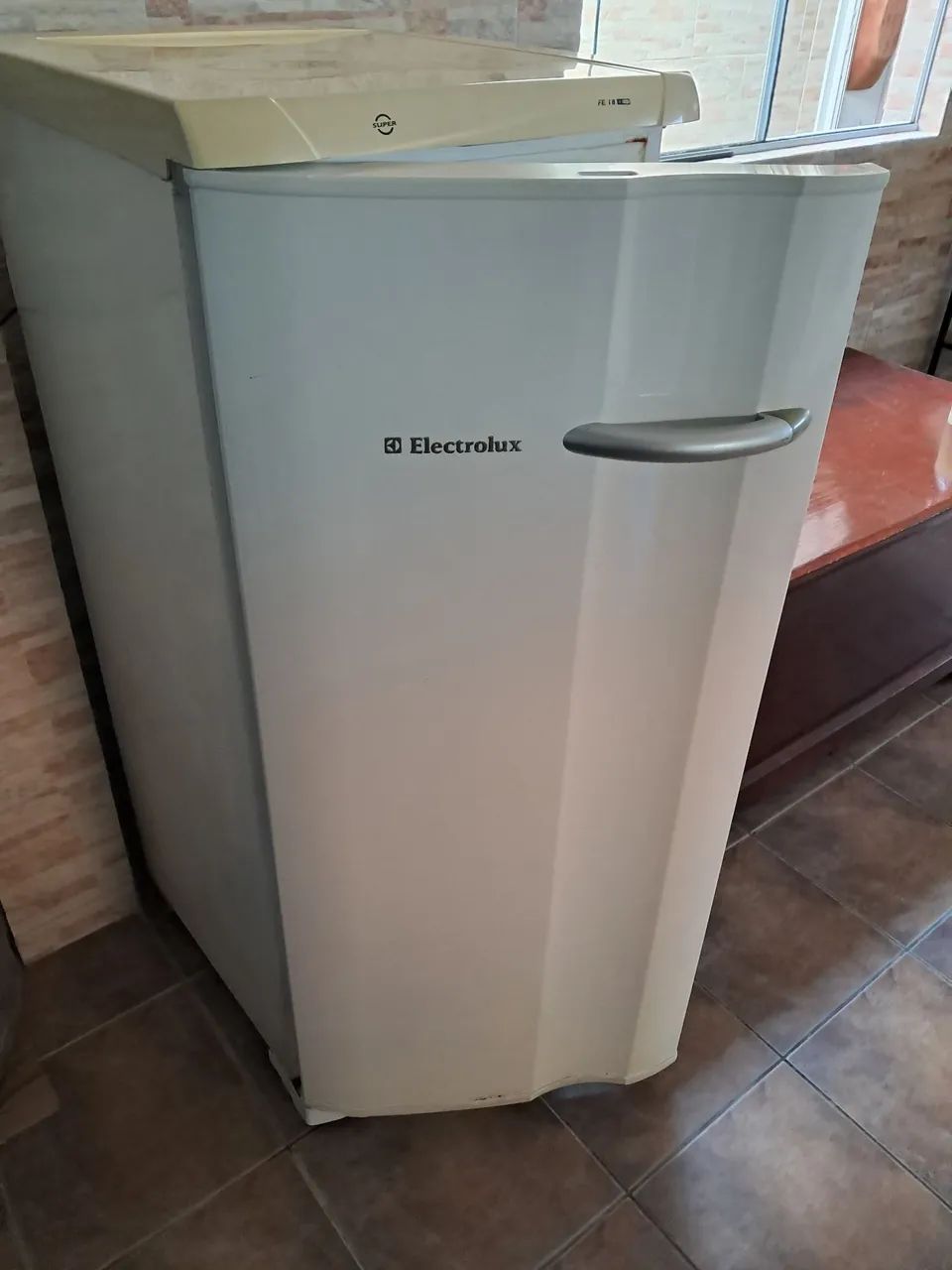 Frezzer  vertical eletrolux  f18