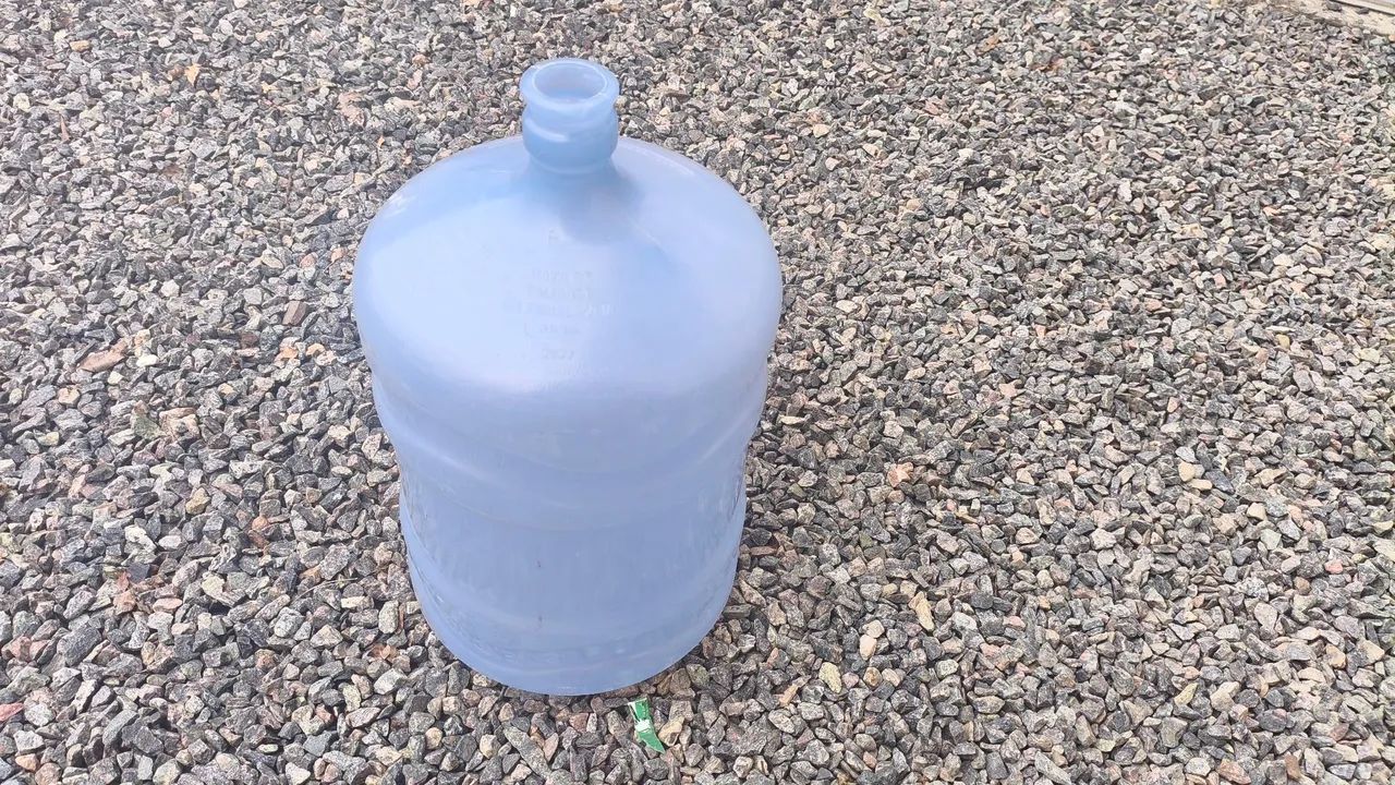 Galão de água 20 litros na validade  - Foto 2