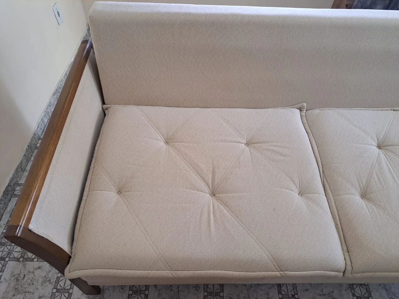 Sofá de madeira maciça, 2 metros. - Foto 3