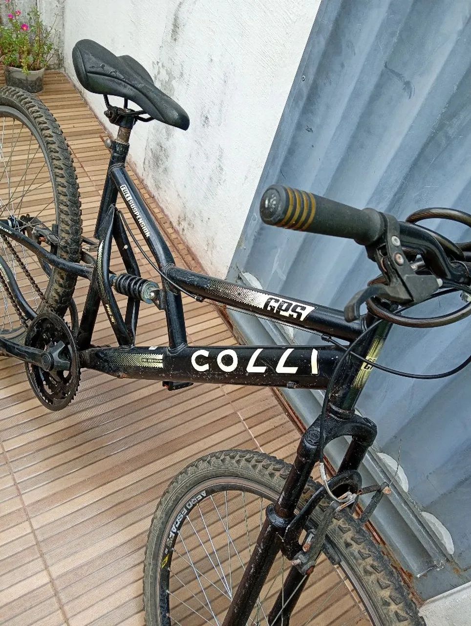 Vendo uma bicicleta 