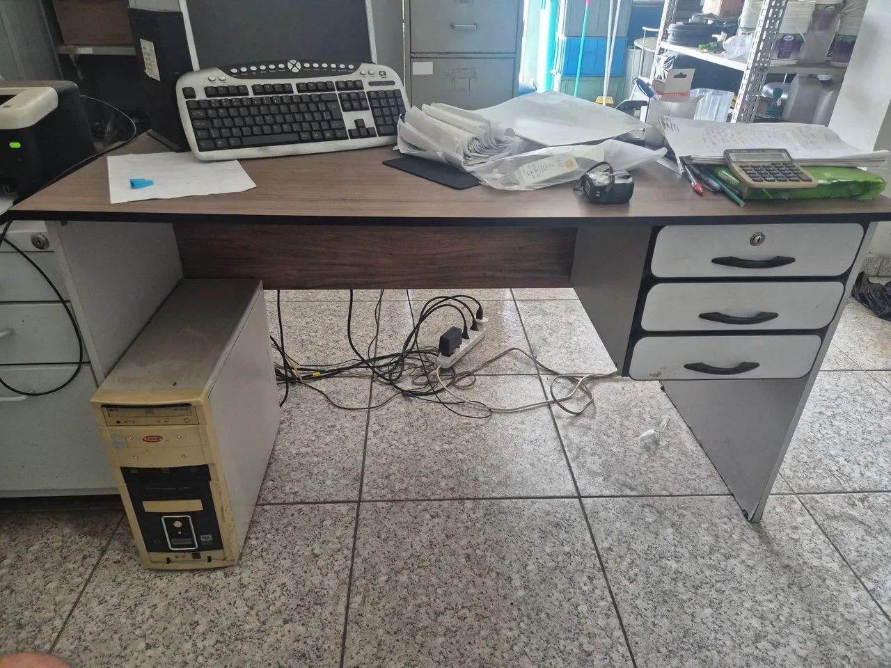 Mesa de escritório 1,4m com 3 gavetas