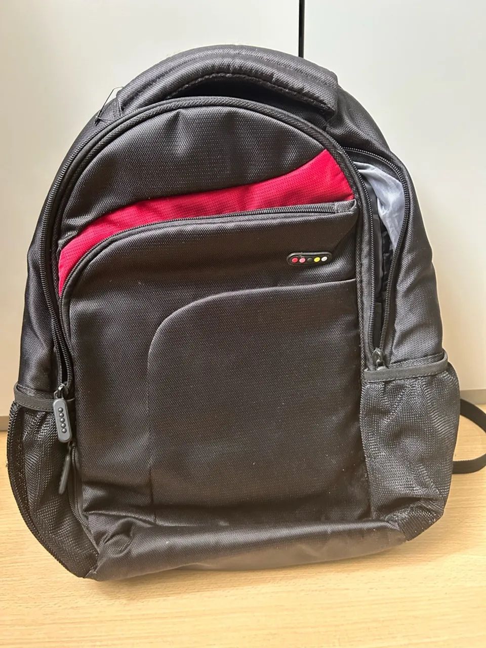 Mochila Executiva DELL Preta com Compartimentos Acolchoados - Ótimo Estado