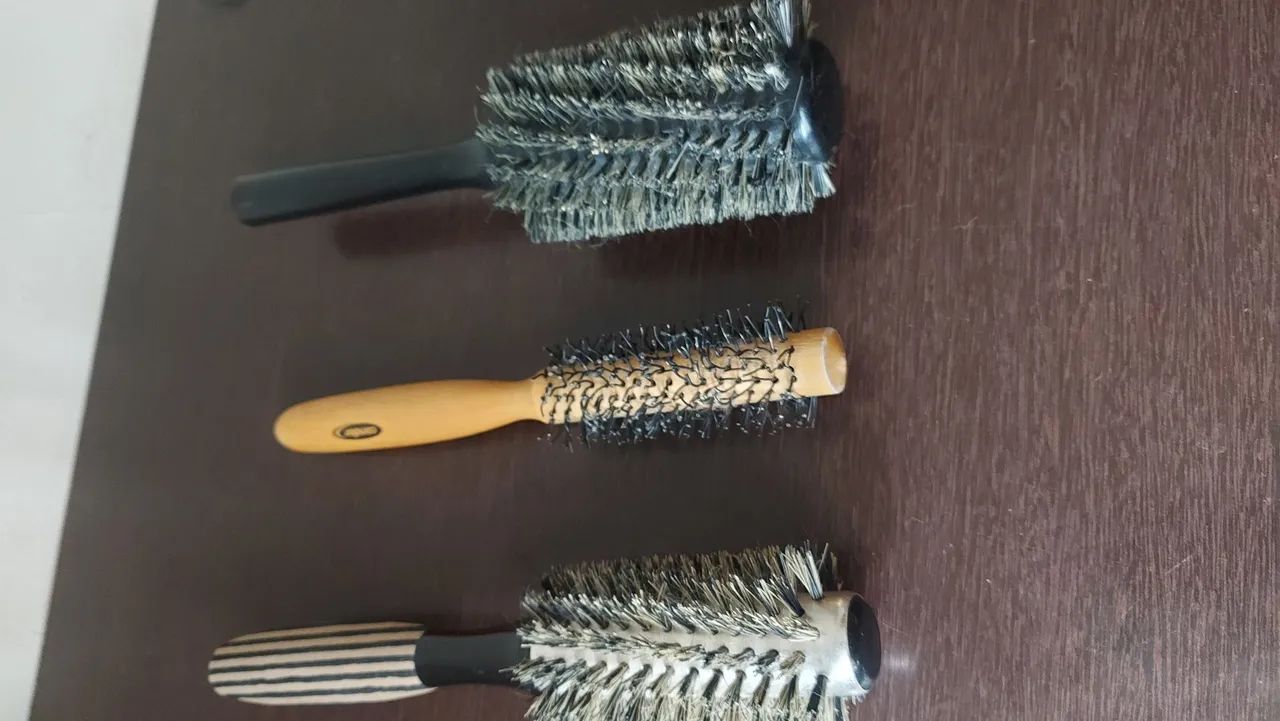 3 escovas de cabelo - Foto 2