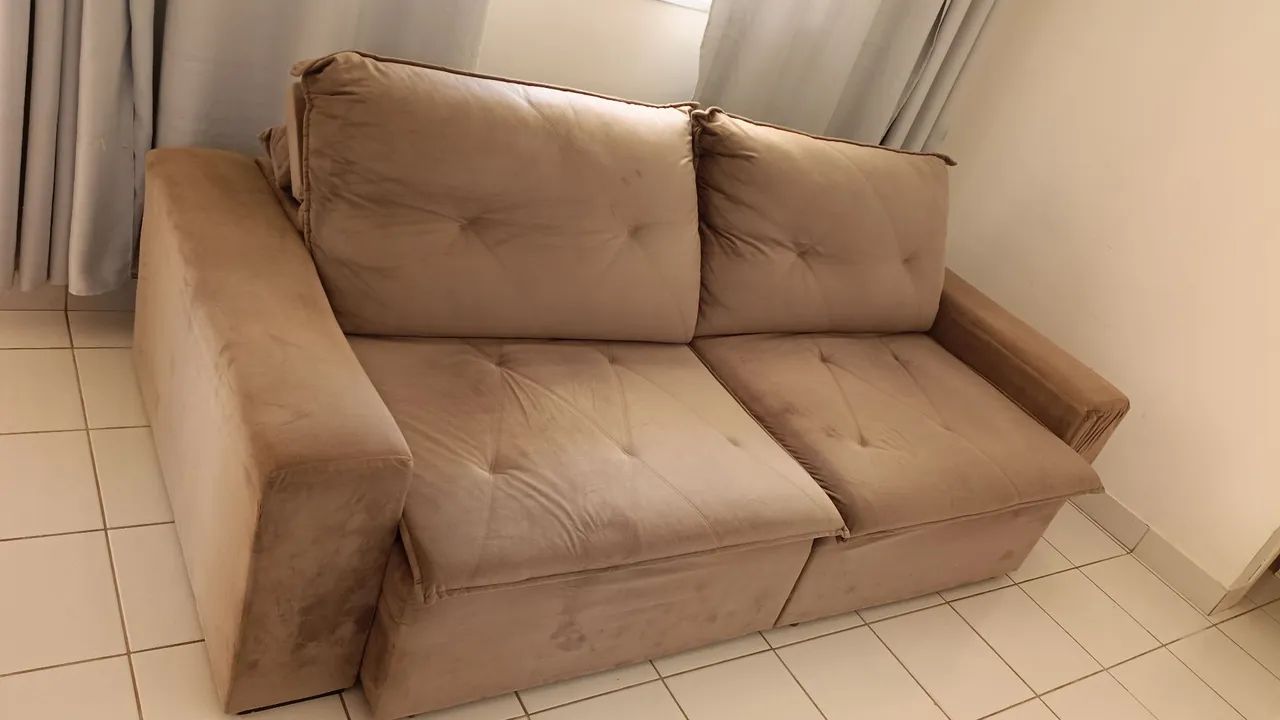 Sofá retrátil cama, aveludado em ótimo estado pouco usado, 4 lugares, comprimento 2,30 - Foto 6