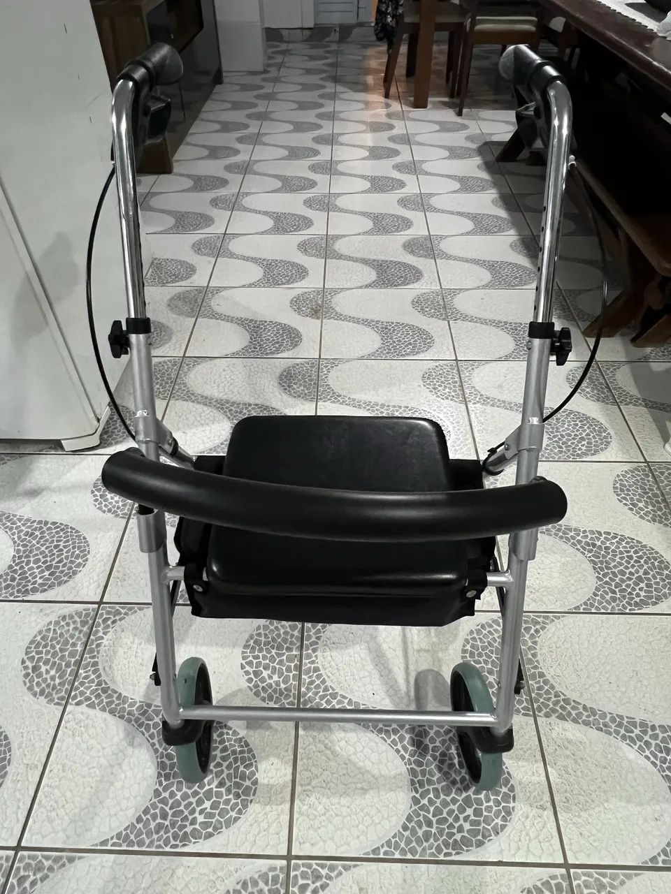 Andador D12 Dellamed Alumínio 4 Rodas Com Assento - Foto 4