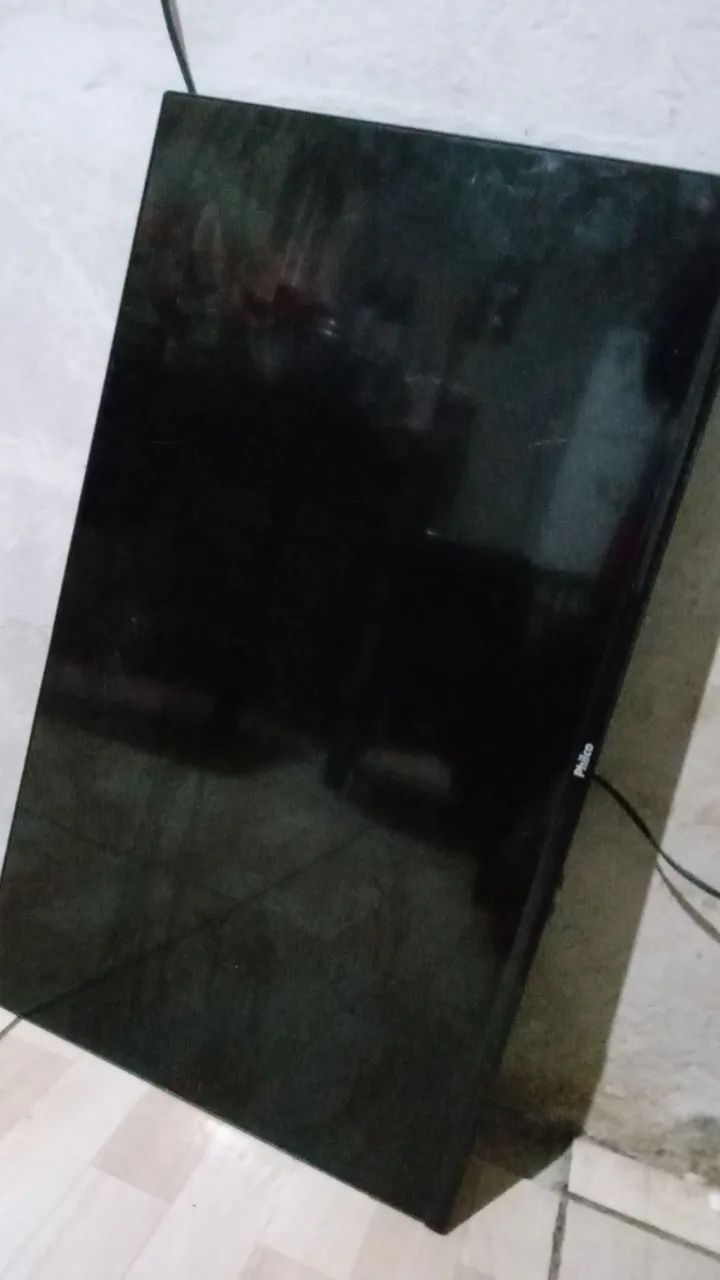 Tv Philips 32polegada quebrada/ retirada de peças 