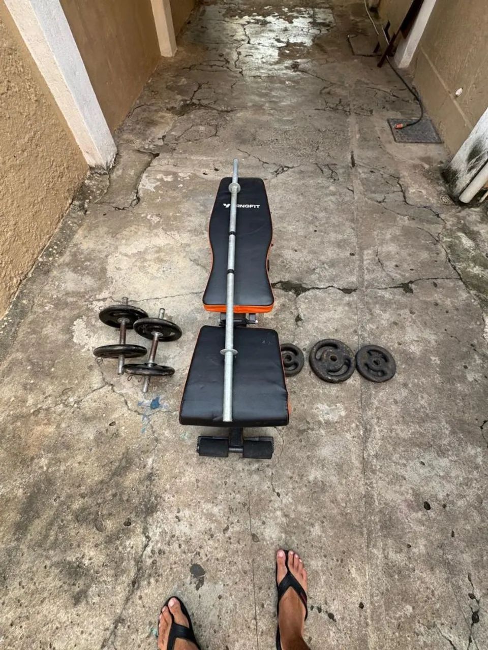 Banco supino + halteres + anilhas + Barra reta 