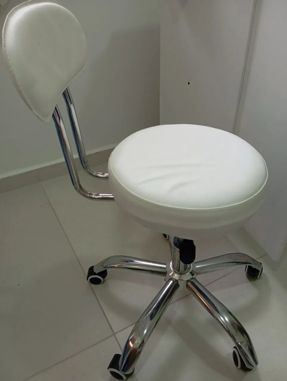 Mocho com encosto Branco