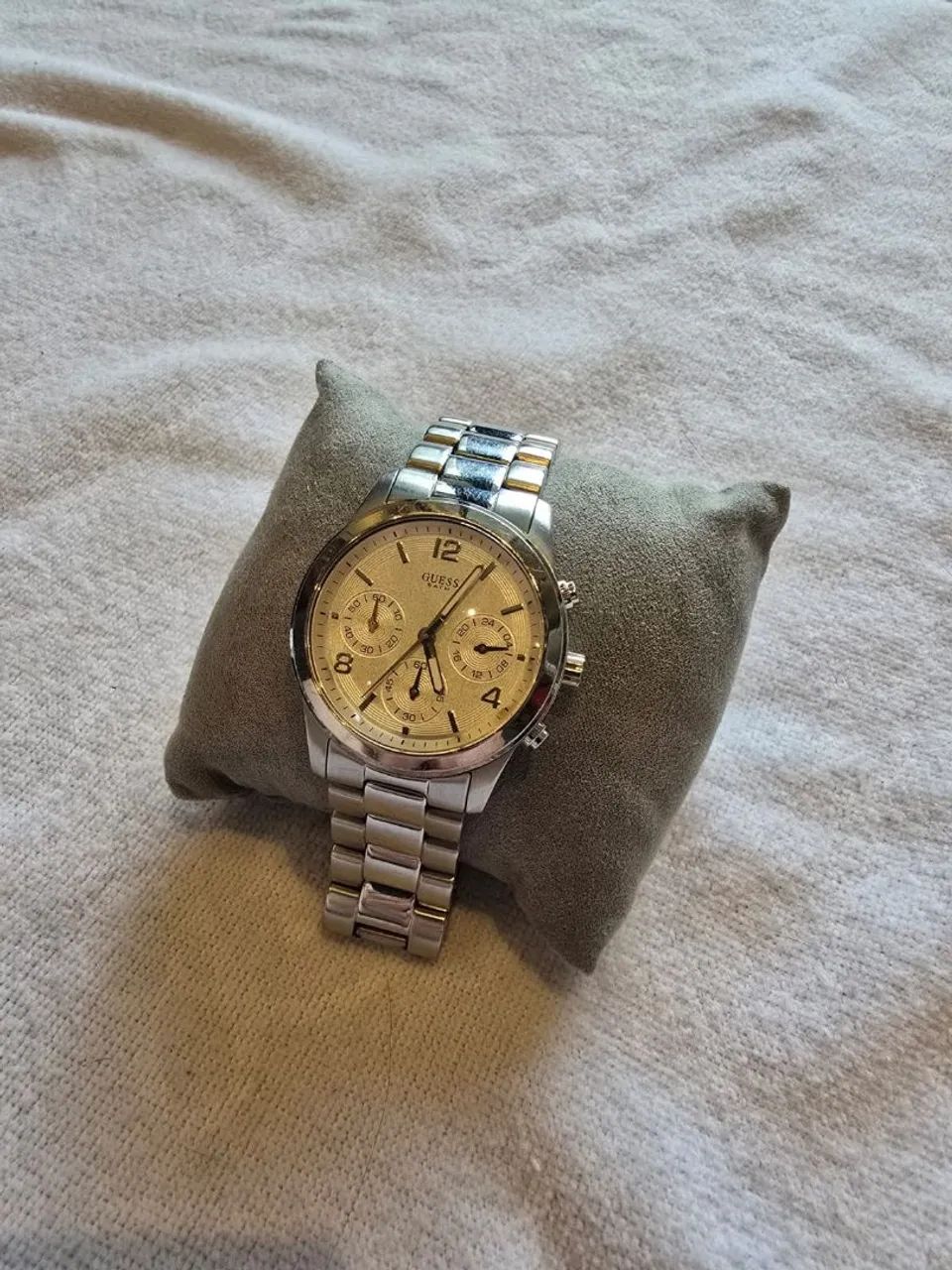 relógio de pulso feminino guess prateado analógico