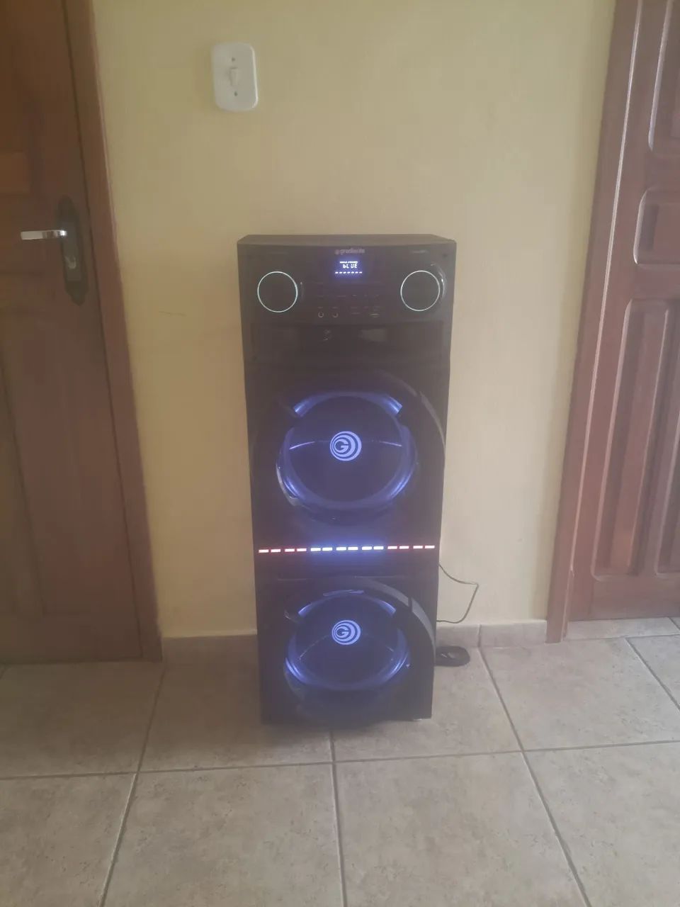 Vendo caixa de som Gradiente GCA semi nova 