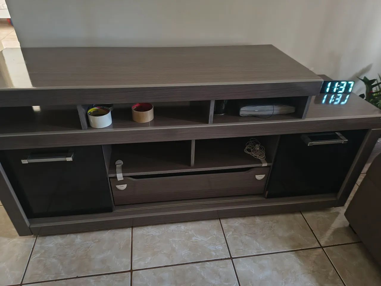 Rack para sala com portas de correr