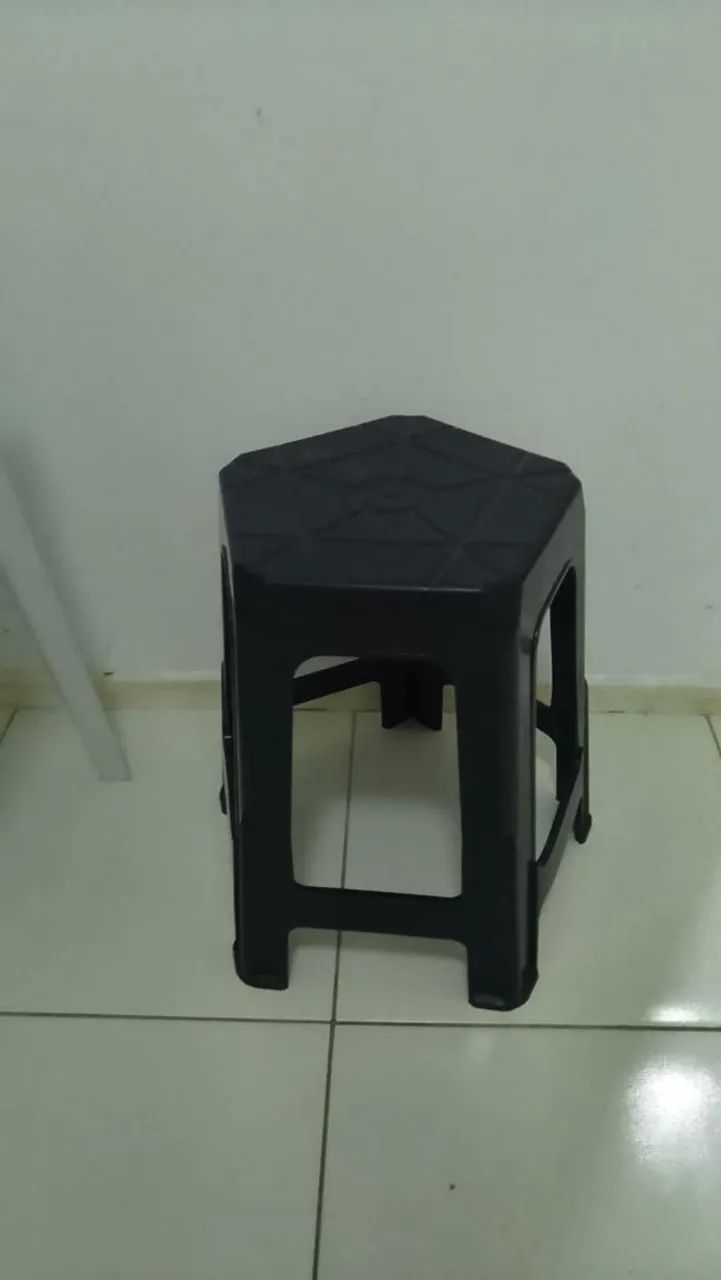 Banco plástico preto 
