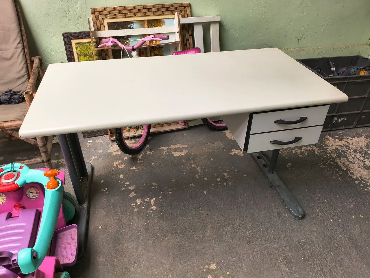 Mesa escritório reforçada com gaveta e chave