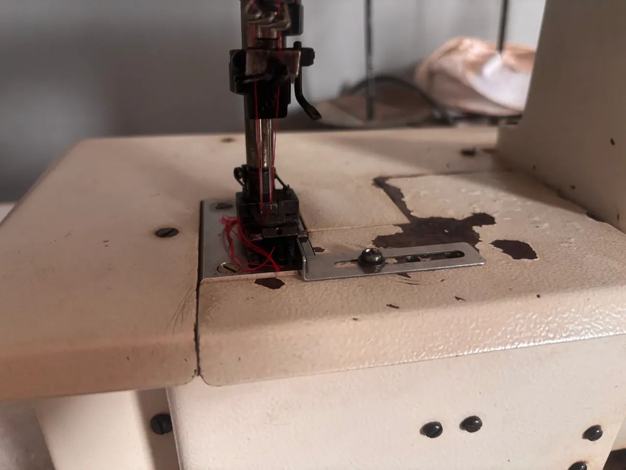 Máquina de costura industrial  - Foto 3