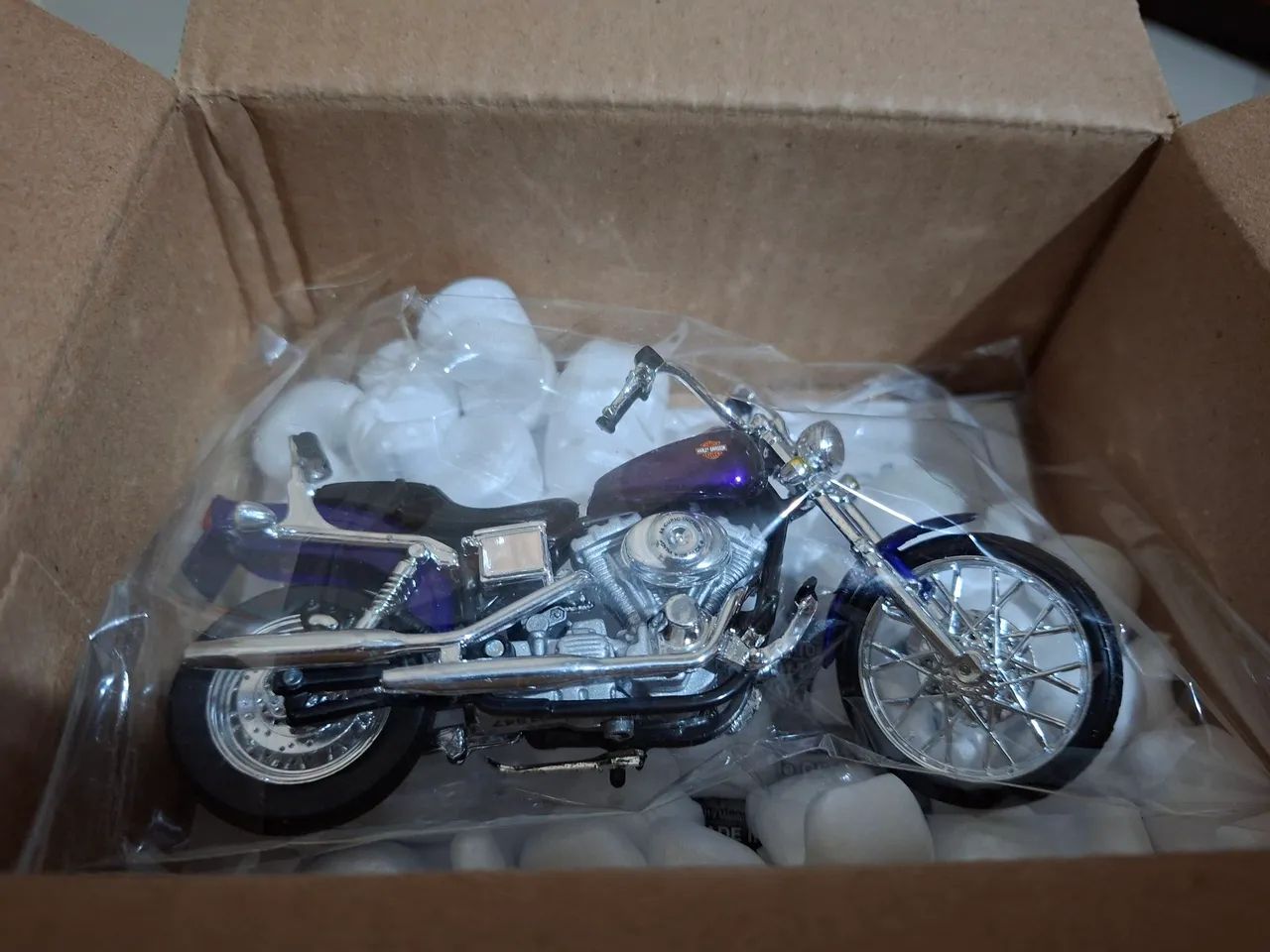 Miniatura Maisto Harley Davidson Dyna Wide Glide 2001 - Foto 3