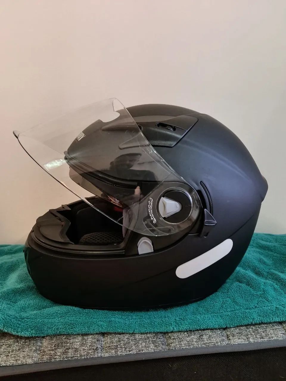 Capacete com óculos interno 