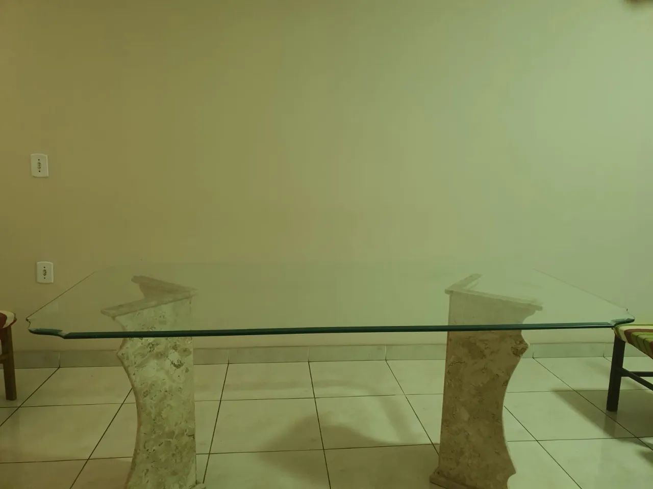 Mesa com pé de granito e tampo de vidro - Foto 2