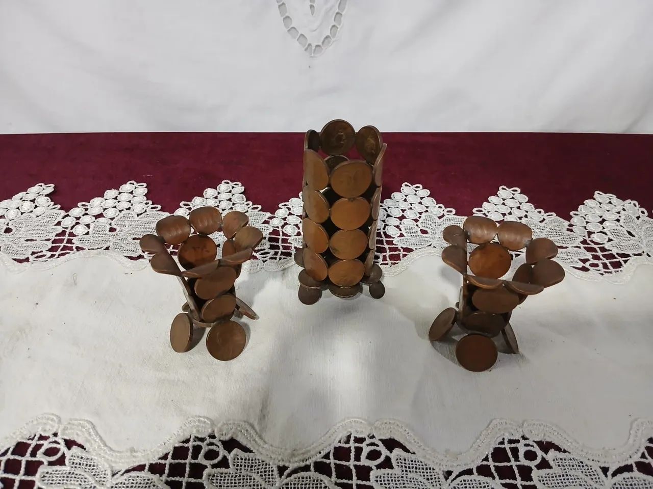Conjunto Antigo - Castiçais e Porta-Moedas com Moedas da Época