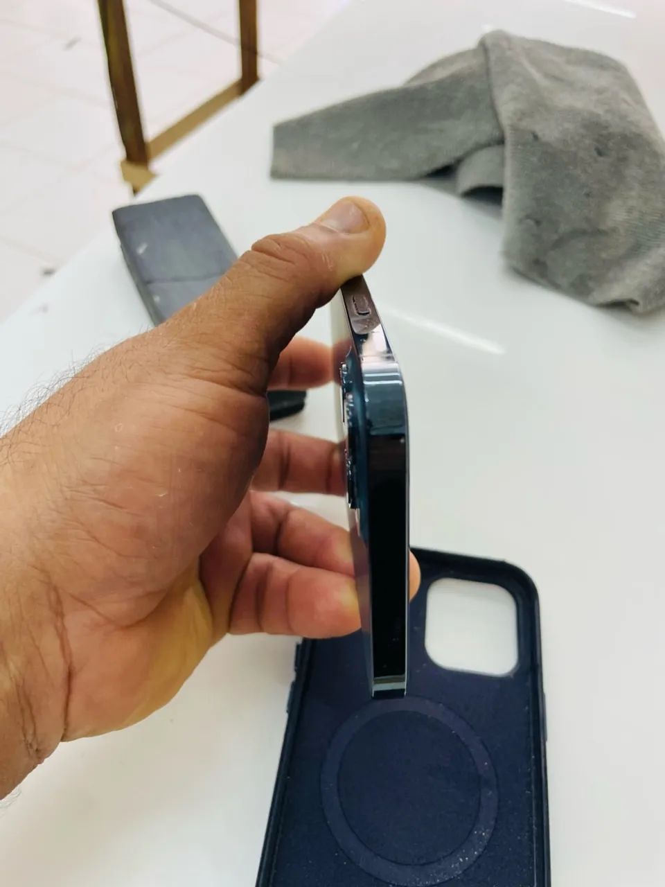 Vendo iPhone 12 Pro 128 gigas tudo funcionando  - Foto 2
