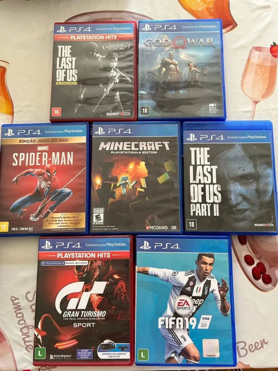 Playstation 4 com dois controles e sete jogos - Foto 2