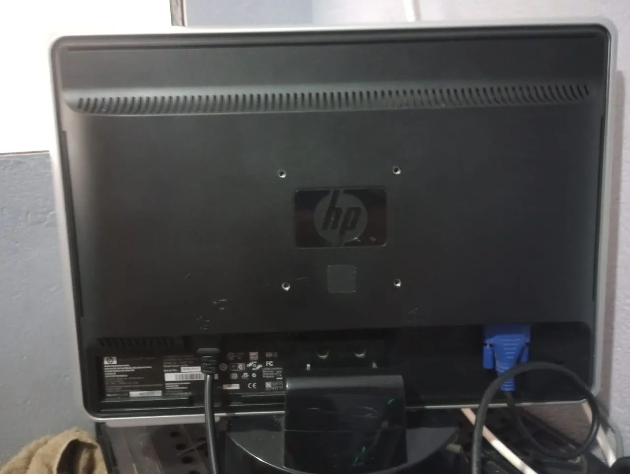 Monitor Hp vp15s em ótimo estado, funcionando perfeitamente - Foto 2