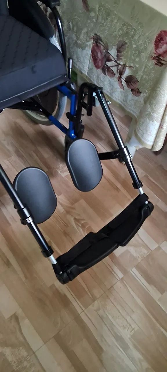 Cadeira de rodas ortobrás avd pés elevaveis nova - Foto 3