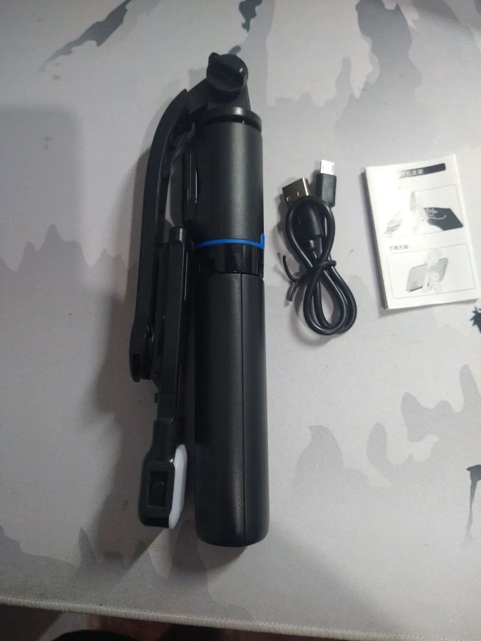 Bastão de self com magnético com bluetooth, tripé e com uma luz de preenchimento - Foto 3