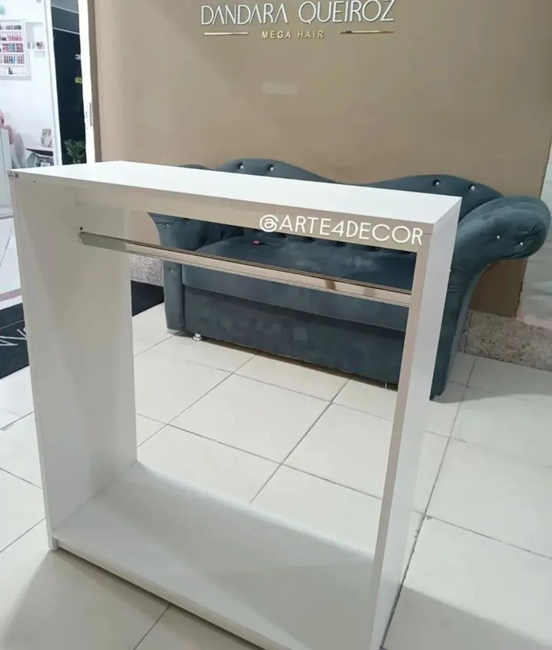 Balcão Ilha com Cabideiro para Loja