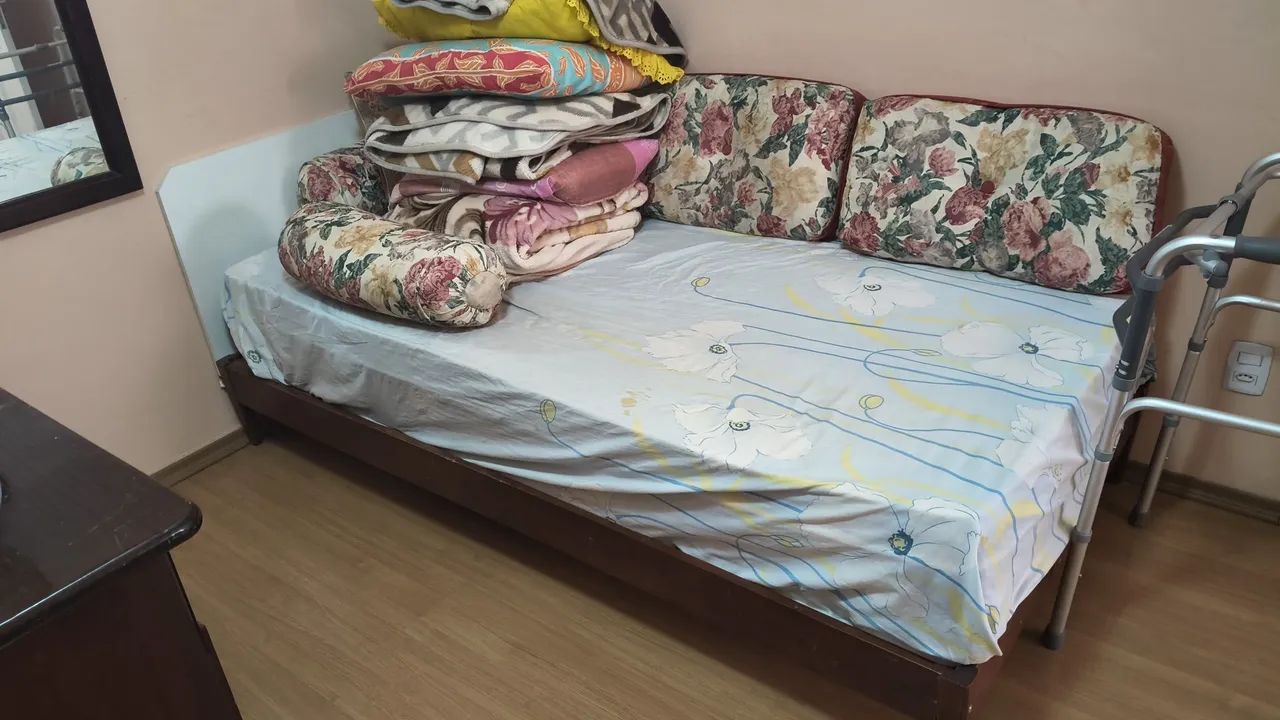 Cama de viúva + colchão 