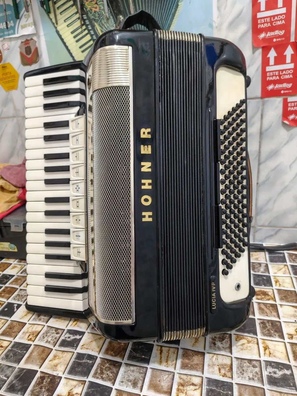 Sanfona HOHNER 96 baixos quartas - Foto 5