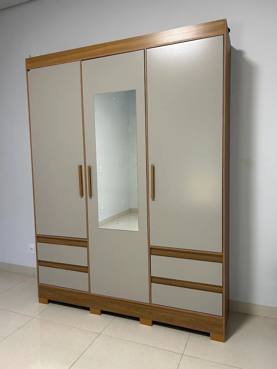 Guarda roupa casal 