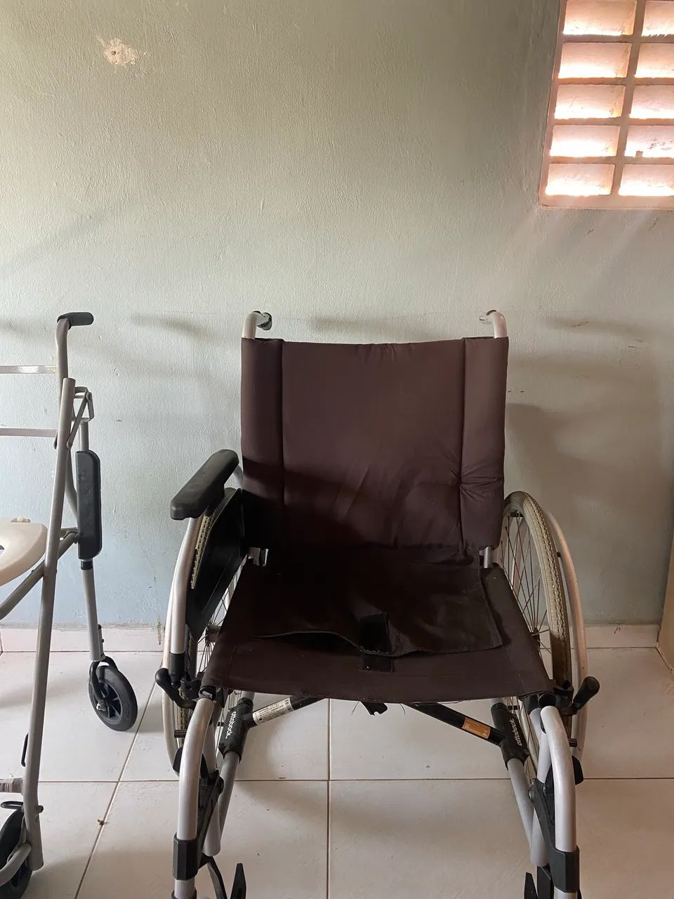 Cadeira de rodas e banho